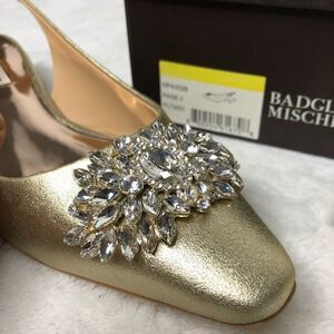 Badgley Mischka Gold Metallic Satin Page Kitten Sling 6 NEW